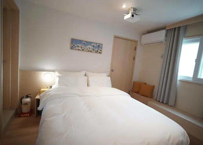 2025 Renovated- Marguerite Hotel