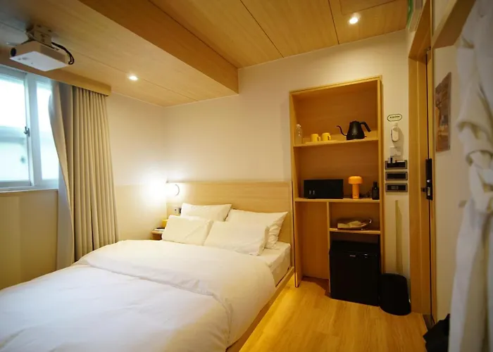 2025 Renovated- Marguerite 2*