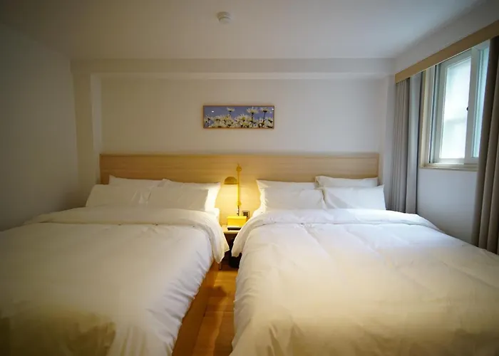 2025 Renovated- Marguerite Hotel